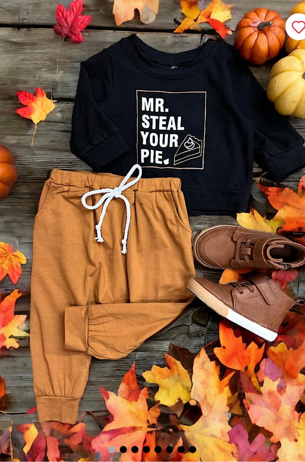 MR. STEAL YOUR PIE" GRAPHIC PRINTED TOP & JOGGERS.