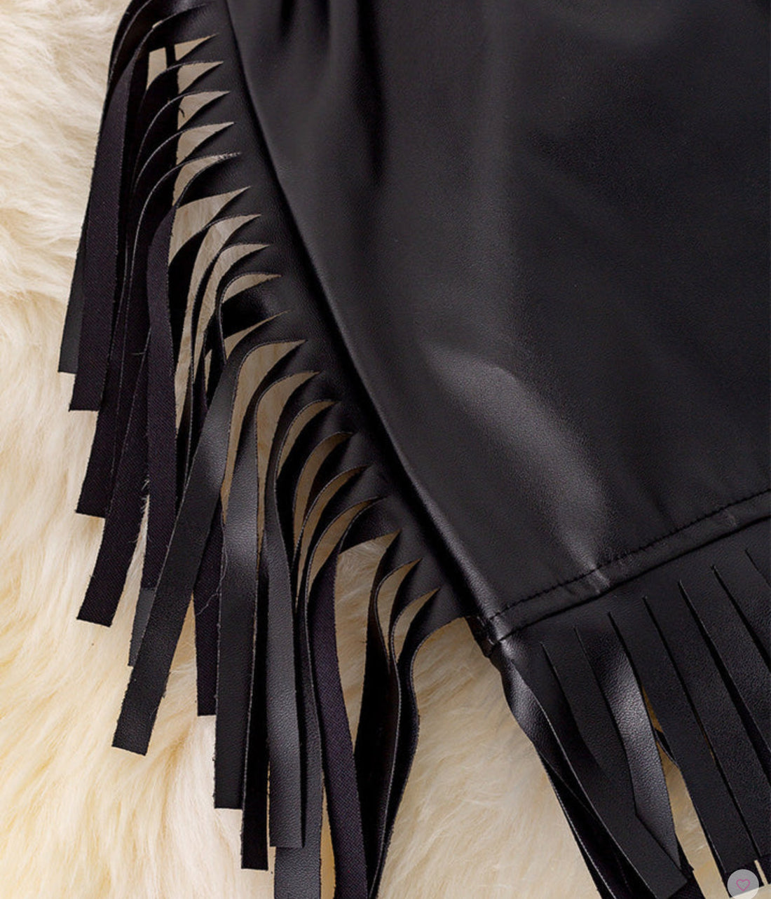 PLEATHER SHORTS WITH FRINGE