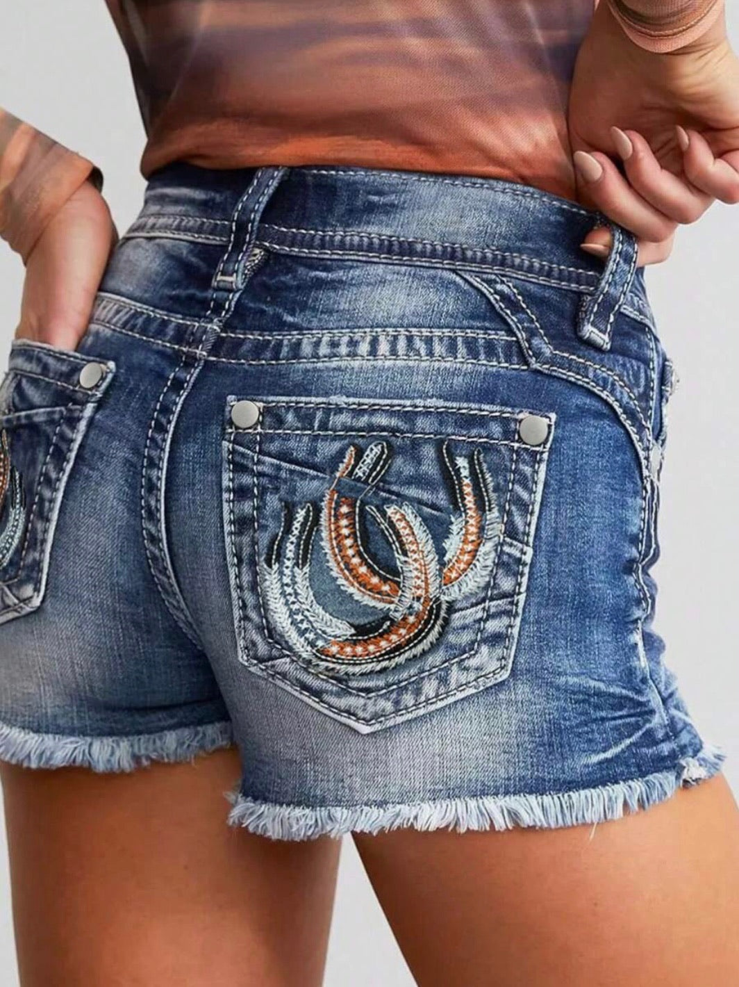 Horseshoe Embroidery Tassel Hole Wash Denim Shorts