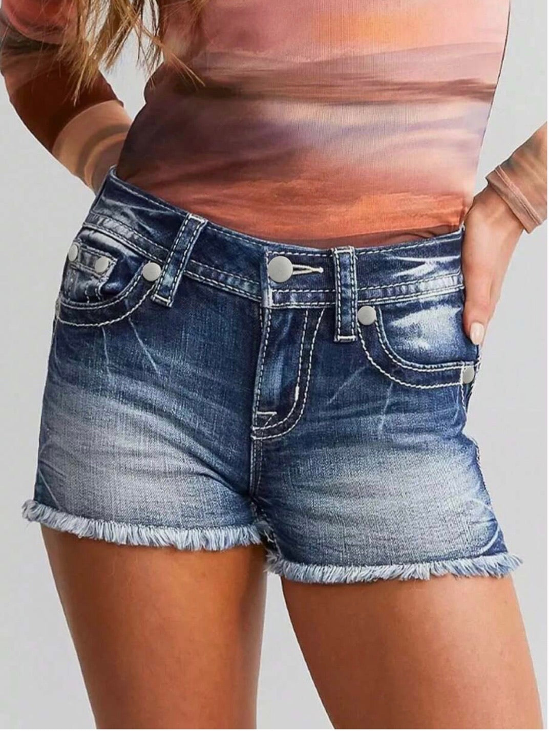 Horseshoe Embroidery Tassel Hole Wash Denim Shorts