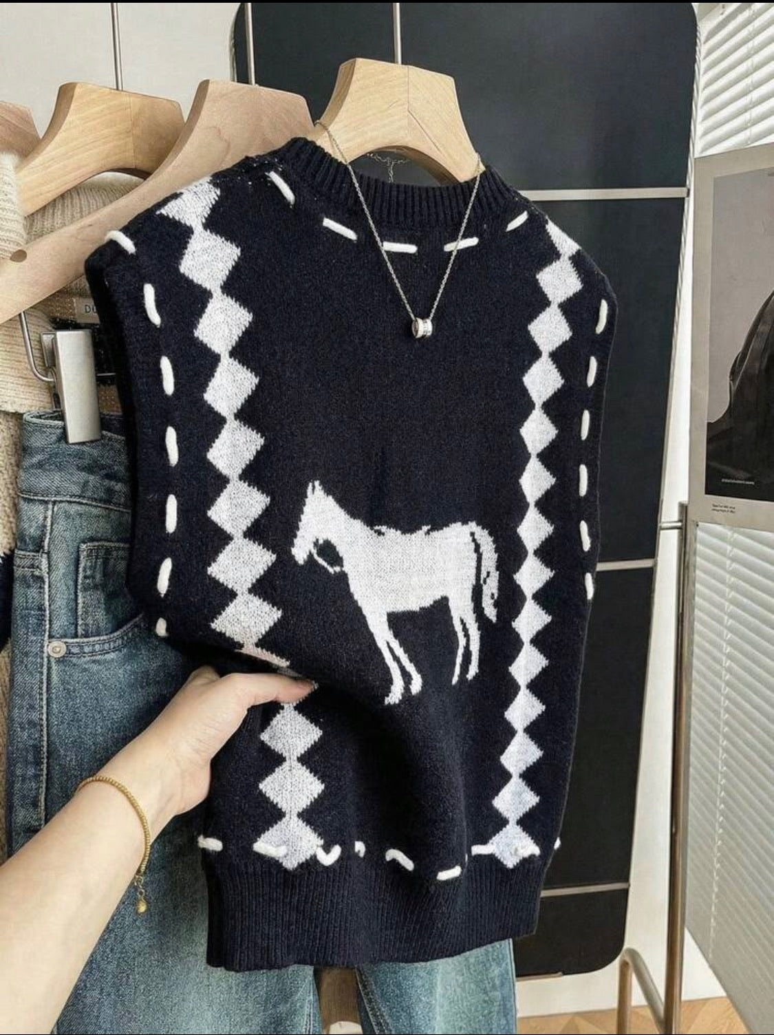 Lightweight Sleeveless Contrast Color Knit Western Vest