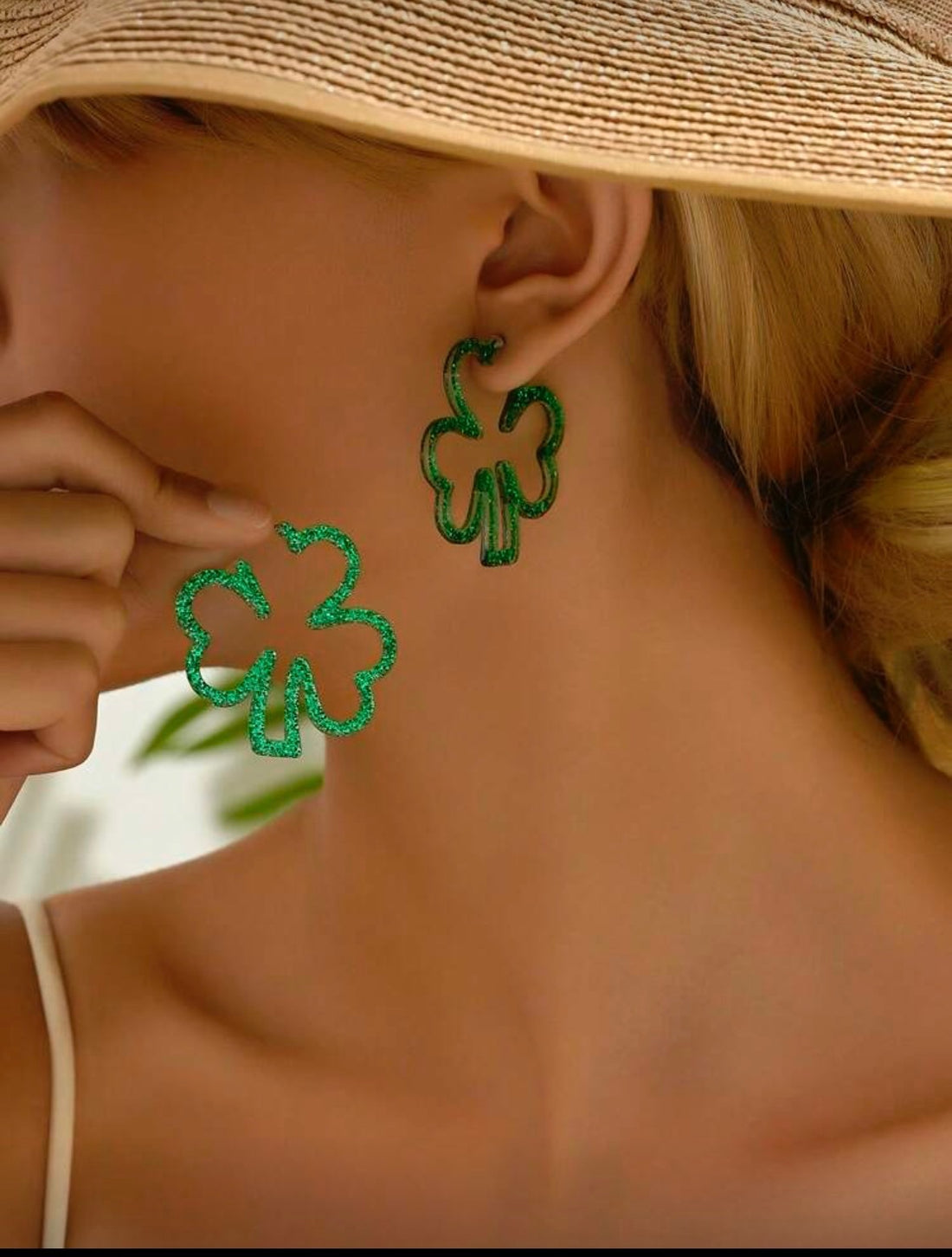 Minimal Clover Leaf Hoop Earrings