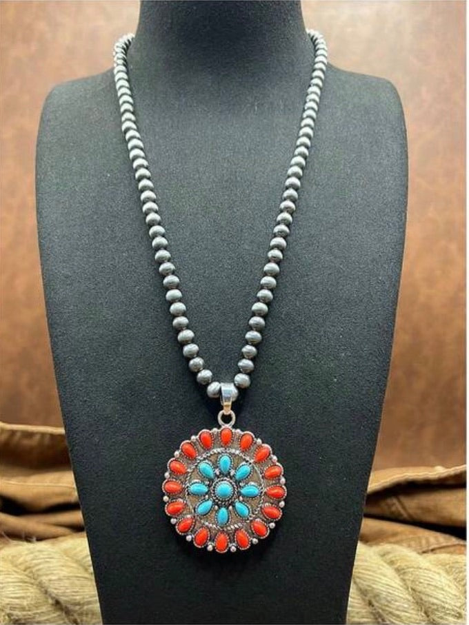 Western Style Multiple Color Pendant Necklace