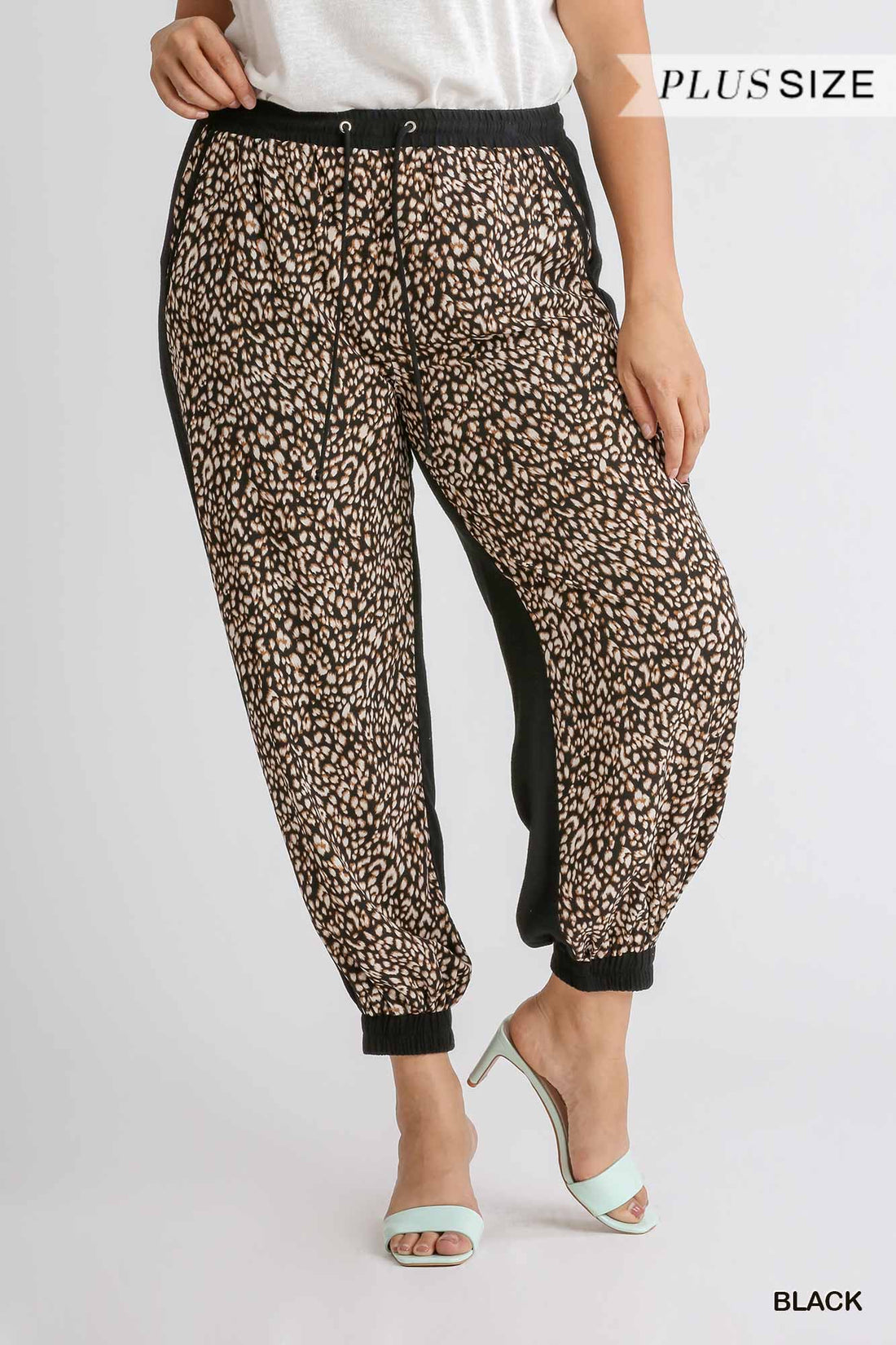 Women’s Linen Blend Animal Print Jogger Pants with an Elastic Waistband, Drawstring, and Pockets