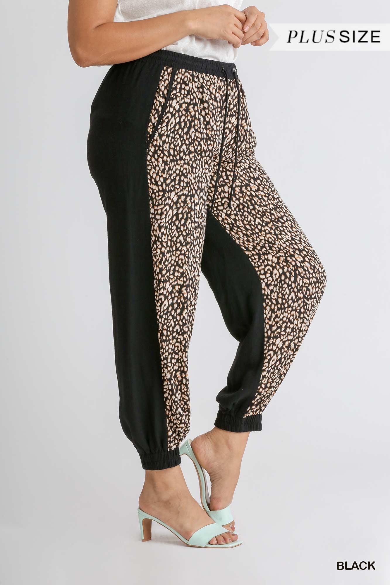 Women’s Linen Blend Animal Print Jogger Pants with an Elastic Waistband, Drawstring, and Pockets